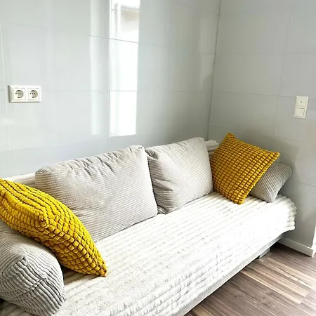 Miniapartment Mit Bad Und Kochnische 딩골핑